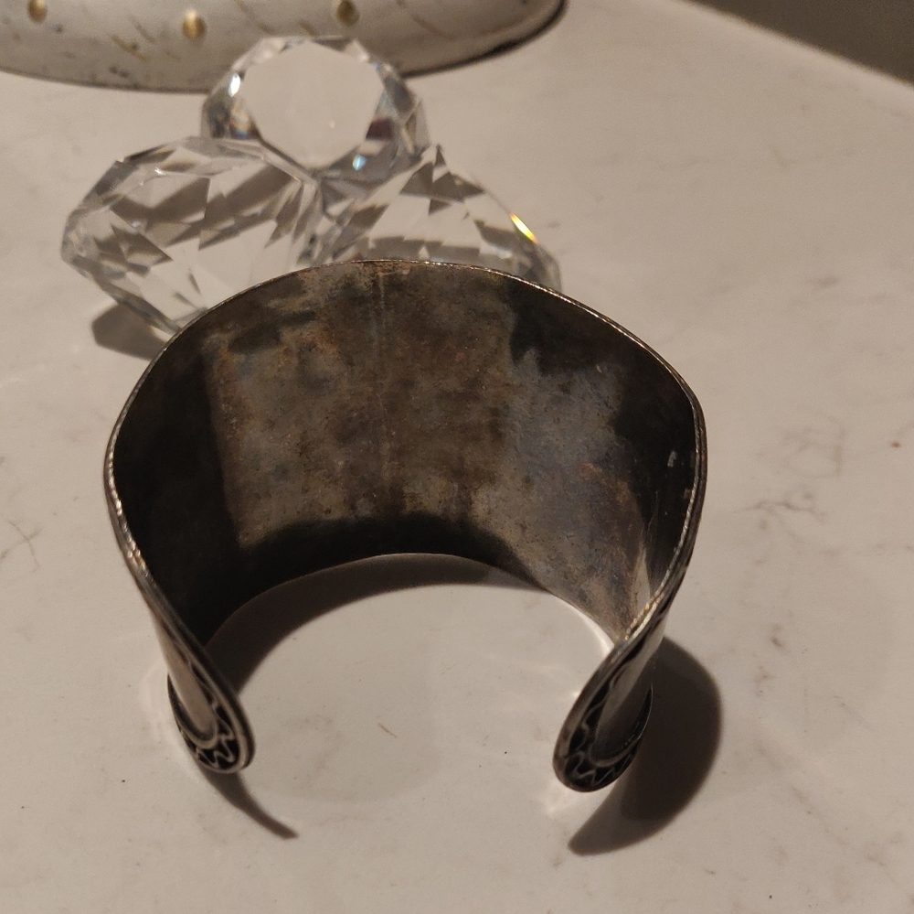 Cuff bracelet - Picture 7 of 9